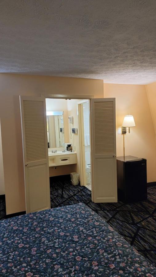 Guest Keeper Inn Van Wert Bagian luar foto